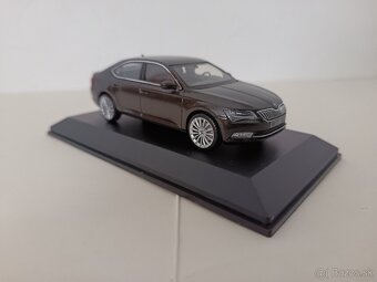 Škoda Superb III, 1:43 - 3