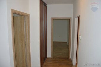 Predaj 3 izbový byt Nitra centrum + parkovanie vo dvore - 3