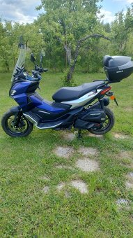 Aprilia sr gt 125 - 3