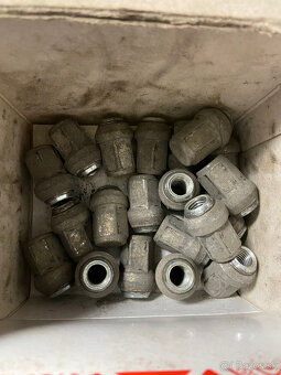 Predám zimnú sadu pneumatík 215/70 R16 Nokian Weatherproof - 3