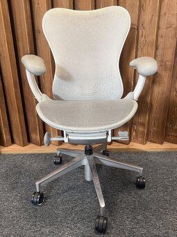Herman Miller Mirra 2 - 3