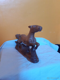 Drevený krásne vyrezávaný kôň, ručná práca - 3