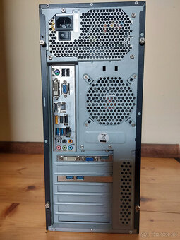 Počítač Dell s množstvom USB 2 3 C portov - 3