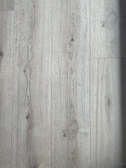 Kronotex D3126 Trend Oak Grey – laminátová plávajúca podlaha - 3