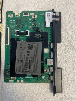 ND TV Samsung UE70AU8072U - 3