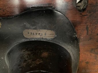 Šijací stroj na stolíku - 3