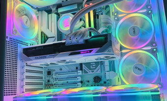 RX 9070 XT / Ryzen 7 7800X3D - 3