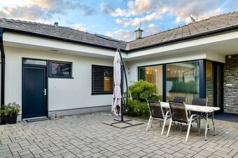 Luxusnký-izb. RD, bazén, garáž,zariadený v obci Šoporňa - 3
