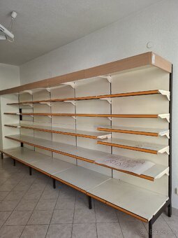 Predám regále a zariadenie predajne - 3