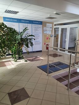 Prenájom kancelárskych a prevádzkových priestorov s parkovan - 3