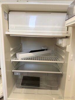 Plne funkčná malá chladnička Samsung - 3