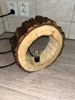 Ručne vyrobená drevená lampa - 3