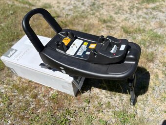 Predám vajíčko spolu s polohovateľnou základňou iso-fix - 3