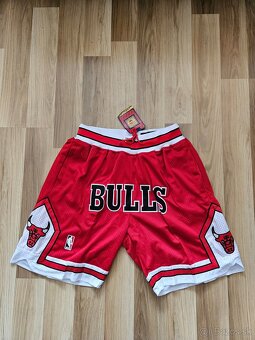 Dres JORDAN BULLS - 3