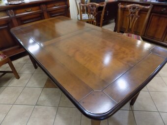 Elegantný jedálenský stôl - 3