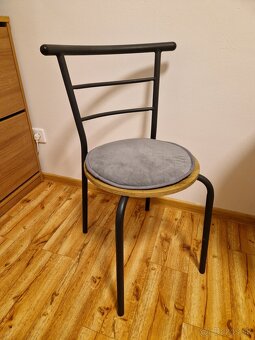 Stôl a stoličky - 3