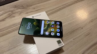 Novinka Motorola Edge 70 zelenej farby + hodinky + sluchadla - 3