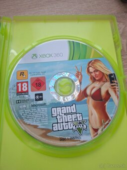 Predám grand theft auto (gta5) na xbox 360 - 3