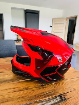 Prilba Cassida červená perleť - 3