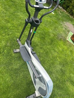 Eliptický trenažér NordicTrack E4.0 - 3