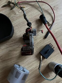 Babeta 207, 210 - 3