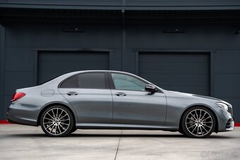 Mercedes-Benz E 220d 4Matic AMG Line / Night Paket - 3