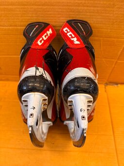 BRUSLE CCM JETSPEED FT4 PRO, vel, 42,5/8 R - 3