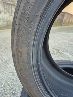 255/45 R18 - 3