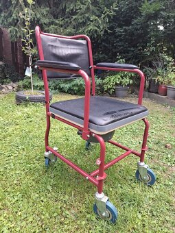 Toaletné kreslo na kolieskách - 3