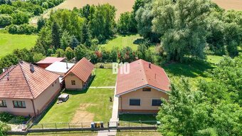 Rodinný dom s krásnym veľkým pozemkom ( stavebným) - Nové Sa - 3