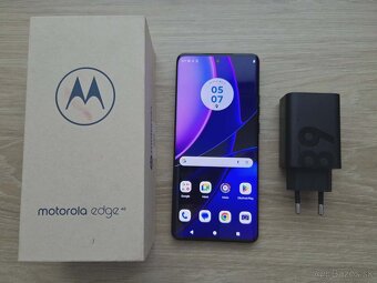 Motorola edge 40 8GB/256GB, black, top, zaruka - 3