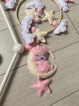 Kolotoče nad postieľku pre dievčatko - 3