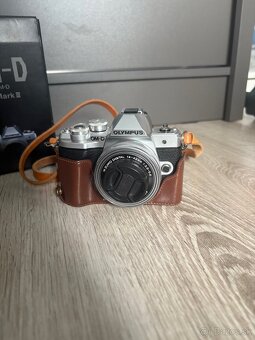 Olympus OM-D E-M10 Mark III - 3
