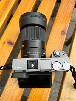 Fotoaparát Sony A6000 + objektív Sigma 30mm f/1.4 - 3