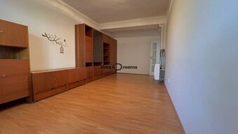 Na predaj: 2 izbový byt v širšom centre Hlohovca - 3