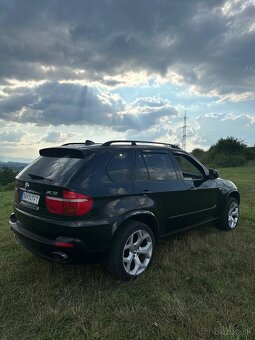 BMW X5 4.8i - 3