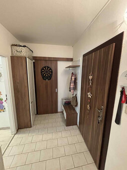 EXKLUZÍVNE NA PREDAJ – 3-IZBOVÝ BYT S DVOMA BALKÓNMI, UL. MO - 3