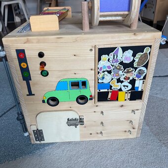 Handmade Montessori busy cube - senzorická hračka pre deti - 3