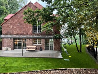 | DOM V ANGLICKOM ŠTÝLE 6 izb. KOLIBA - Vtáčie údolie - 3