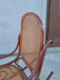 Predám staré hojdacie kreslo - 3