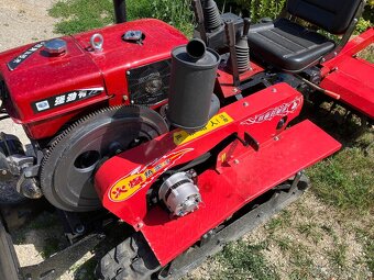 Pasovy traktor 25hp - 3