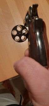 Taurus 38 špeciál - 3