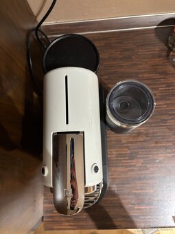Kávovar na kapsuly Nespresso De\'Longhi CitiZ White EN267. - 3