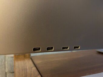 23-palcovy Apple Cinema HD Display. - 3