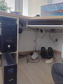 Zalozny zdroj UPS - APC pro 900 - 3