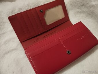Dámska červená peňaženka Cavaldi v krabicke - 3