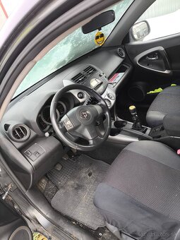 Toyota RAV4 d-cat vcelku - 3