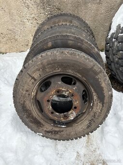 Pneu 215/75 r 17,5 obute - 3