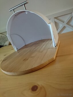 Moderný biely chlebník s bambusovým drevom - 3