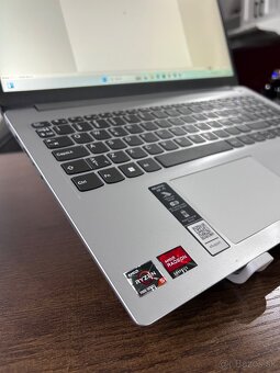Lenovo Ideapad | Ryzen 5 7520U | 8GB DDR5 | 512 GB SSD M2 - 3